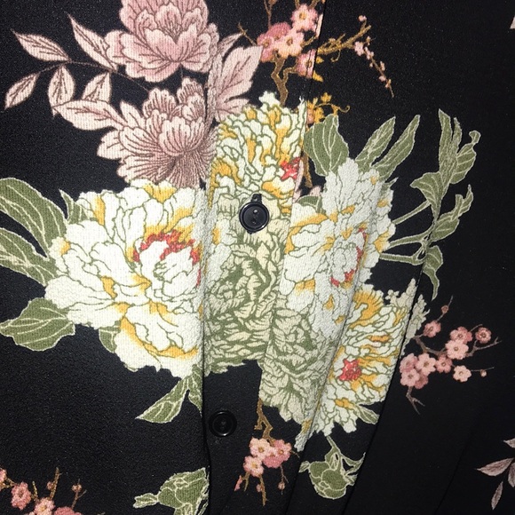 Button up - Picture 3 of 3